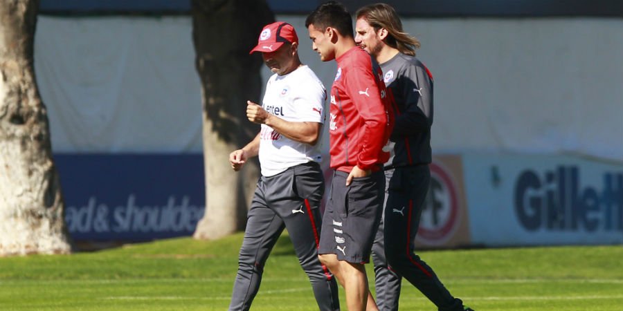 latercera's tweet image. Aránguiz se lanza contra la ANFP: "El tema dirigencial ensució lo que hizo la Selección" lt.cl/Wtaqt