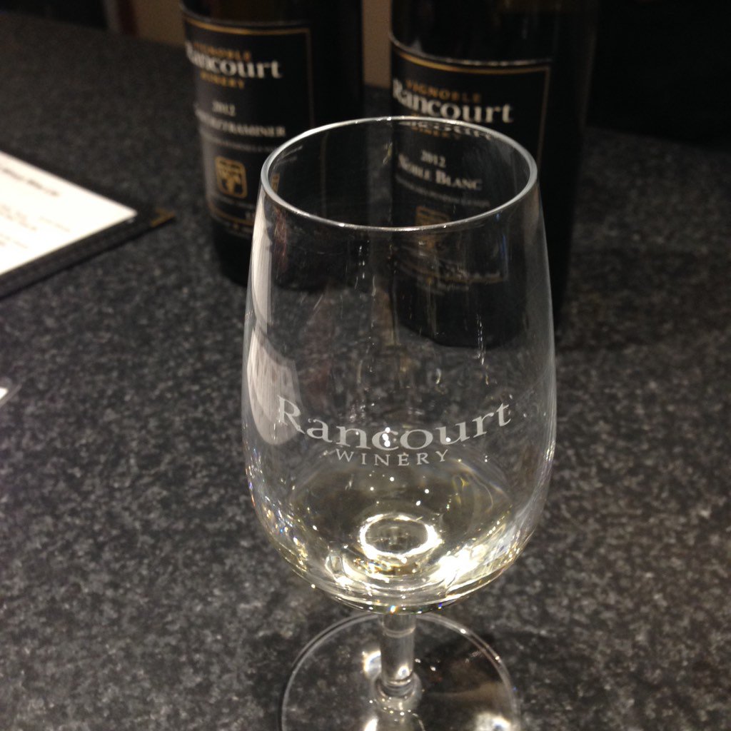 Danielle_dab's tweet photo. Made a stop @RancourtWinery which had really great red wines. Love my local wine! #WineWednesday #niagaralocal https://t.co/a2lNquRBSX