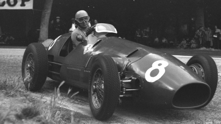 ivancasado_3's tweet photo. Temporada 1952: Campeón Alberto Ascari, Ferrari 500 y 375. 1: GP 2: GP Alemania 3: GP Bélgica #65YearsofF1 #F1 https://t.co/0PM7wehqRf