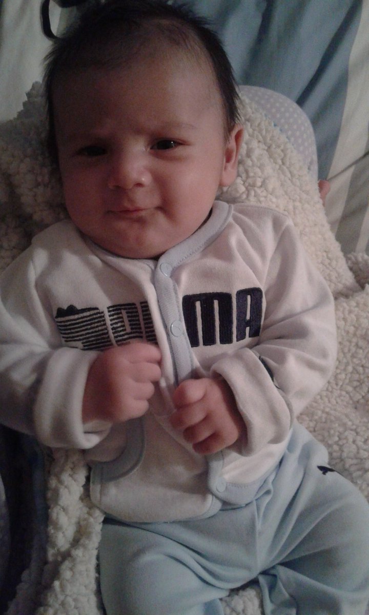 CHIOITO's tweet photo. Alguien hace los mismos gestos que papa! https://t.co/1GGFoURq5q