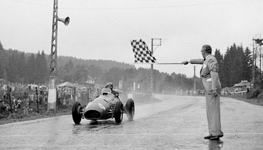 ivancasado_3's tweet photo. Temporada 1952: Campeón Alberto Ascari, Ferrari 500 y 375. 1: GP 2: GP Alemania 3: GP Bélgica #65YearsofF1 #F1 https://t.co/0PM7wehqRf