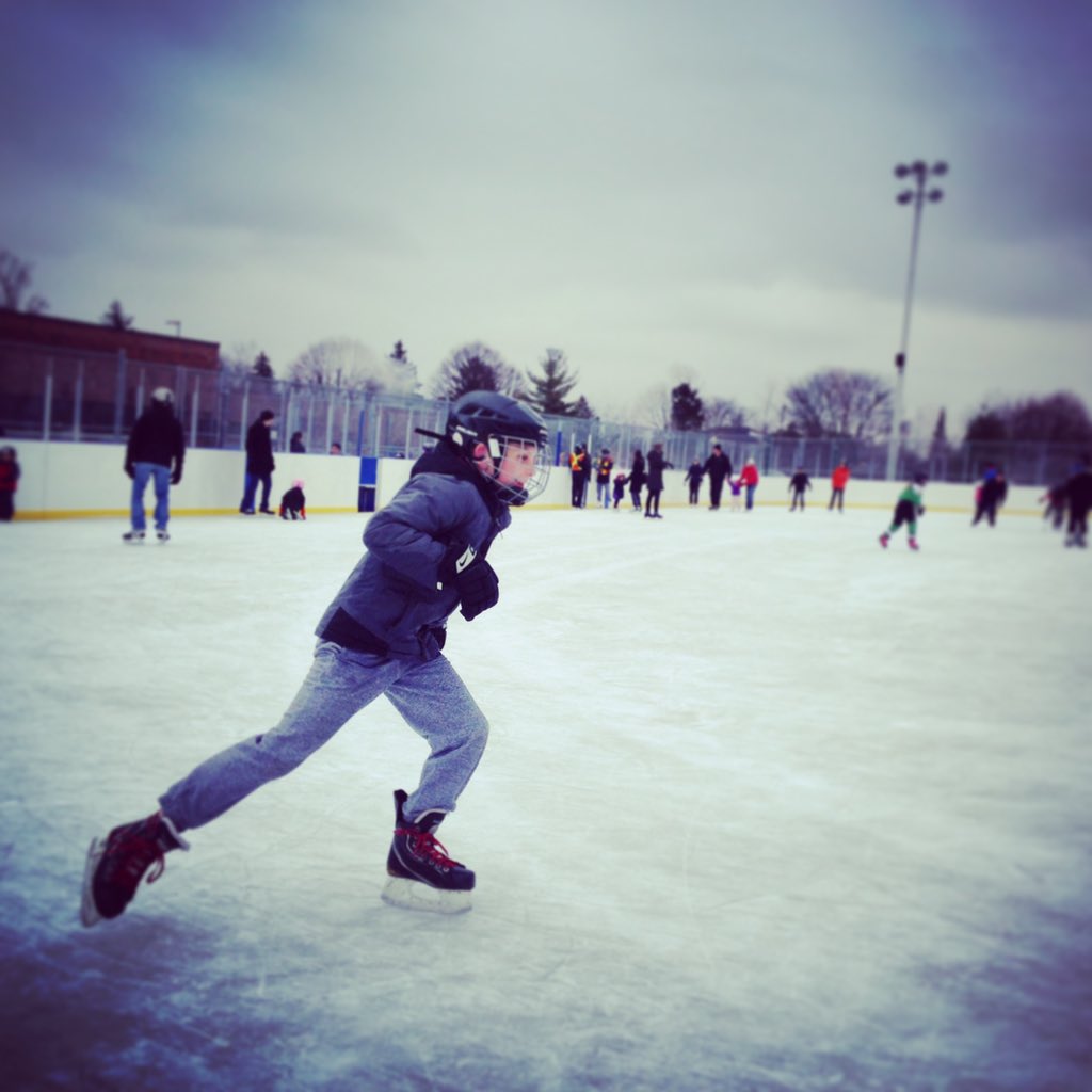 Sherylbaraniuk's tweet photo. #winterlifeTO #holidayskate https://t.co/c8oSWKhQ4U
