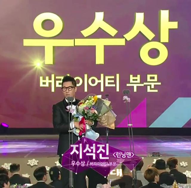 JSJTWSunflower's tweet photo. #2015SBS연예대상  The winner of the Excellence Award Variety 
Ji Suk Jin 
Congratulation ❤❤❤
CR sbs_tv https://t.co/LmWISH7bq5
