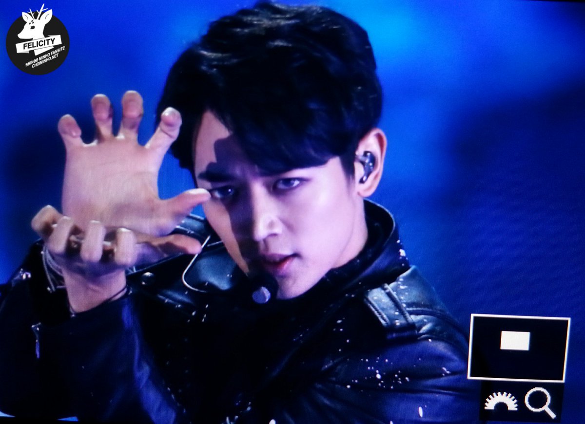 felicity_mh's tweet photo. 151230 KBS 가요대축제 무슨 말이 필요하겠어요ㅠㅠㅠ #민호 #minho https://t.co/ospxPKeh9w