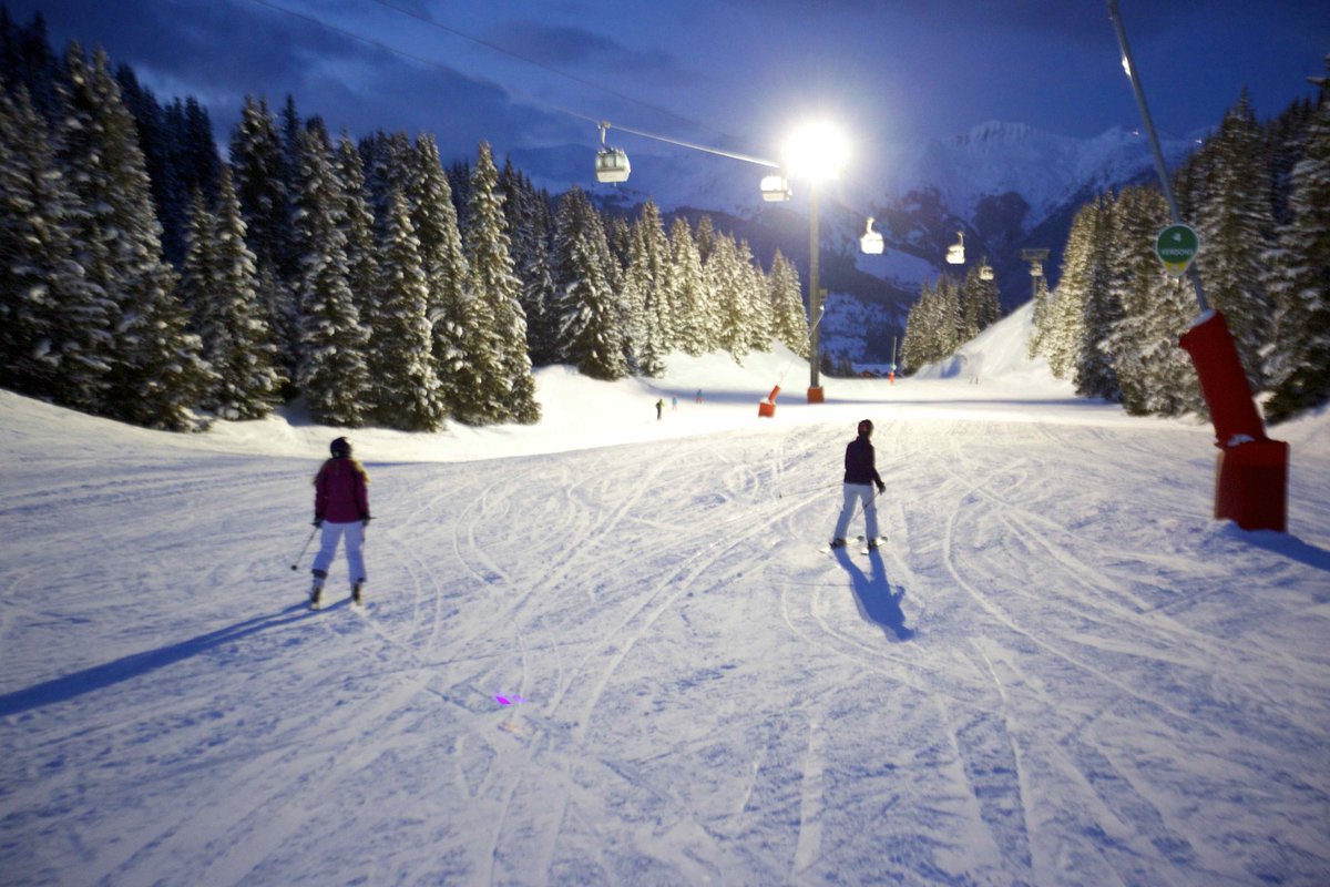 S3VNews's tweet photo. Le ski nocturne à #courchevel, ça vous dit ? C’est ce soir sur le Family Park et les Verdons ! https://t.co/3pHZIxIMJb