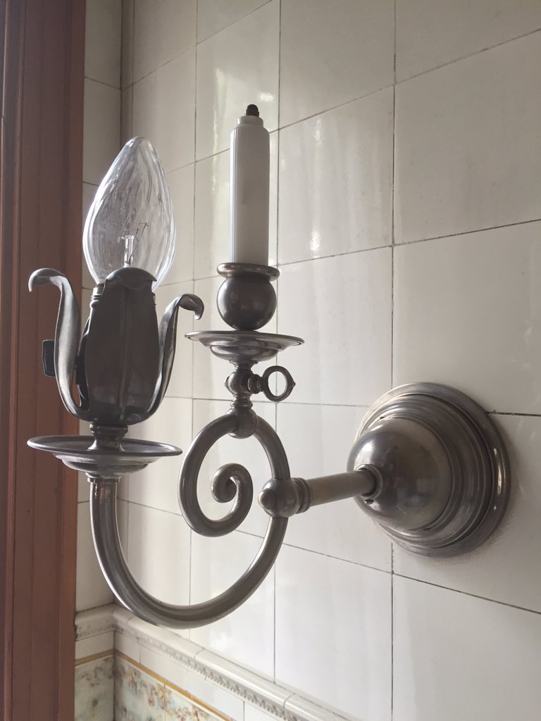 InnBuffalo's tweet photo. Original gas/electric fixture in the Sarah Dutro Suite. #PreservationInProgress #History https://t.co/7QGyNDSD4Y