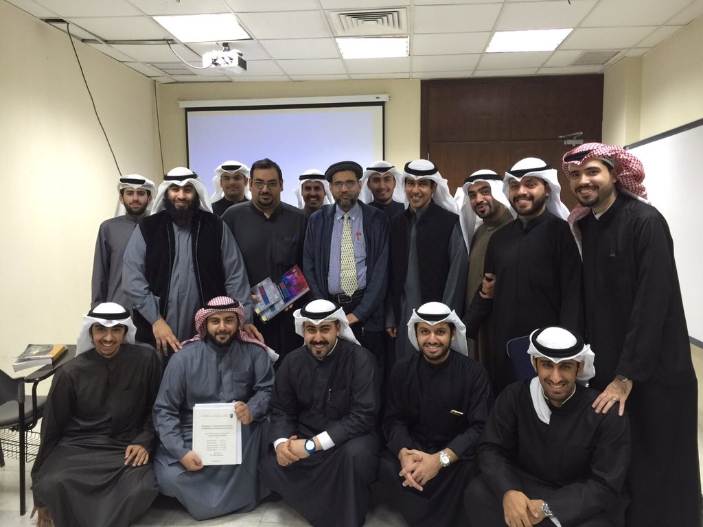 CDroad_'s tweet photo. اللهم لك الحمد 
تم اليوم تقديم البرزنتيشن النهائي للدكتور فهد الركيبي

صورة جماعية بعد الانتهاء من التقديم https://t.co/wjOZJmA18b