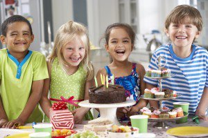 #News #Baby #Kids | Faire la fête, c’est aussi manger ! | ift.tt/1miBF8s