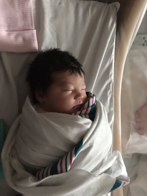 Baby princess Alana. 7lbs 15oz &amp; 21 1/2in long. 😘👑 https://t.co/SRu2fXNyUI