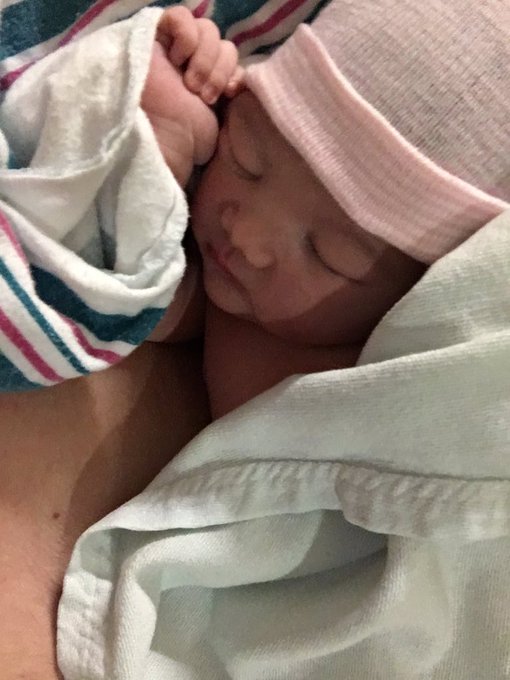 Baby princess Alana. 7lbs 15oz &amp; 21 1/2in long. 😘👑 https://t.co/SRu2fXNyUI