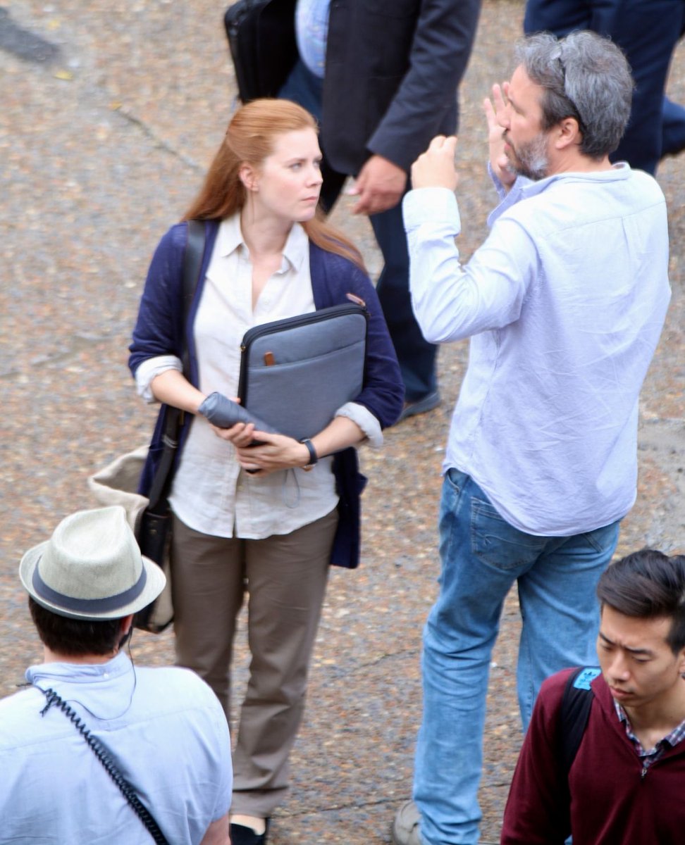 oeilcinefeel06's tweet photo. #AmyAdams & #DenisVilleneuve on the set of #TheStoryOfYourLife !SF tournée près de Montréal !#JRenner+#FWitaker cast https://t.co/IfXTy4wWpg