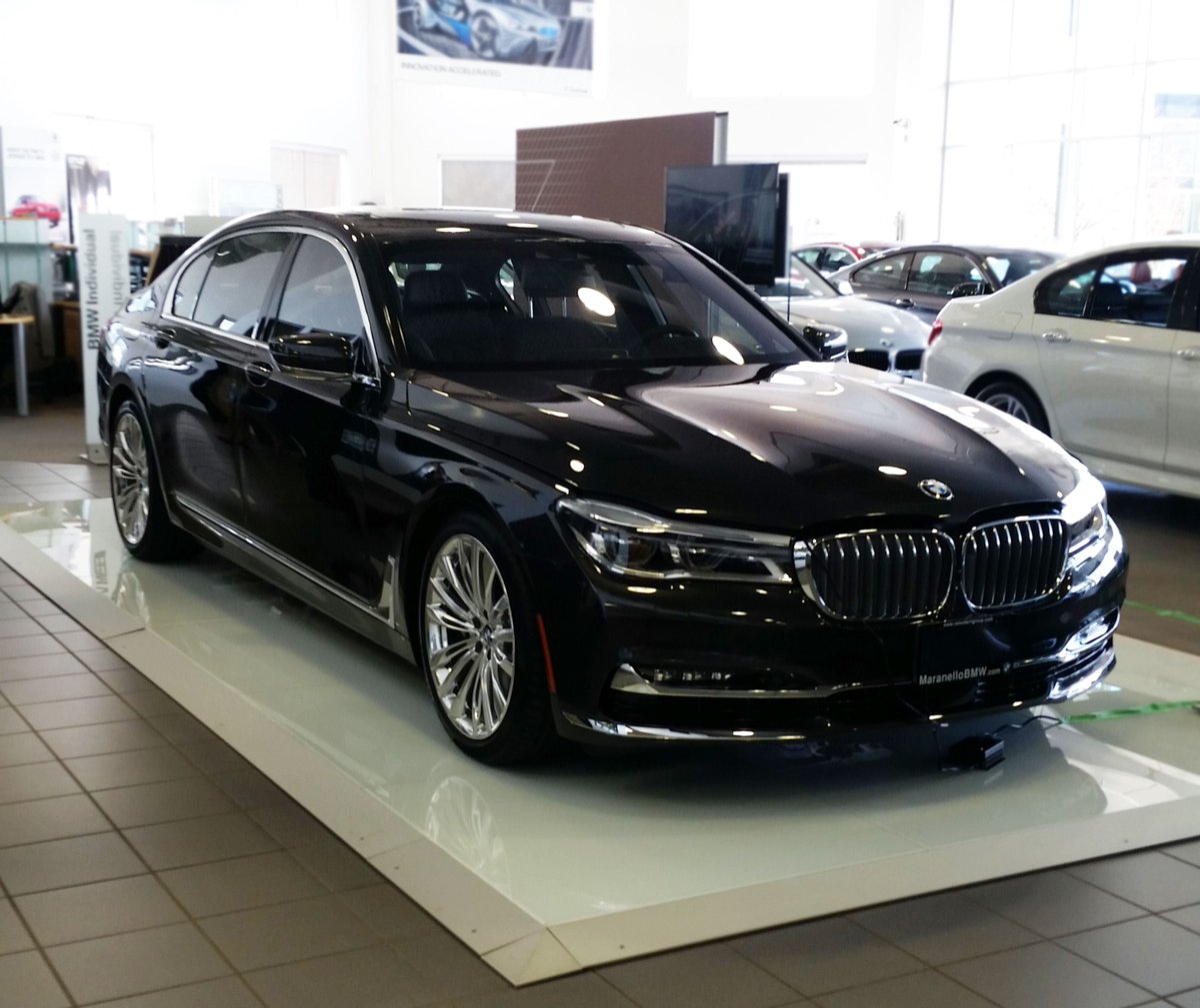 MaranelloBMW's tweet photo. BMW 7 Series. Luxury Reinvented. #BMW #7Series https://t.co/FpRKG9euYz