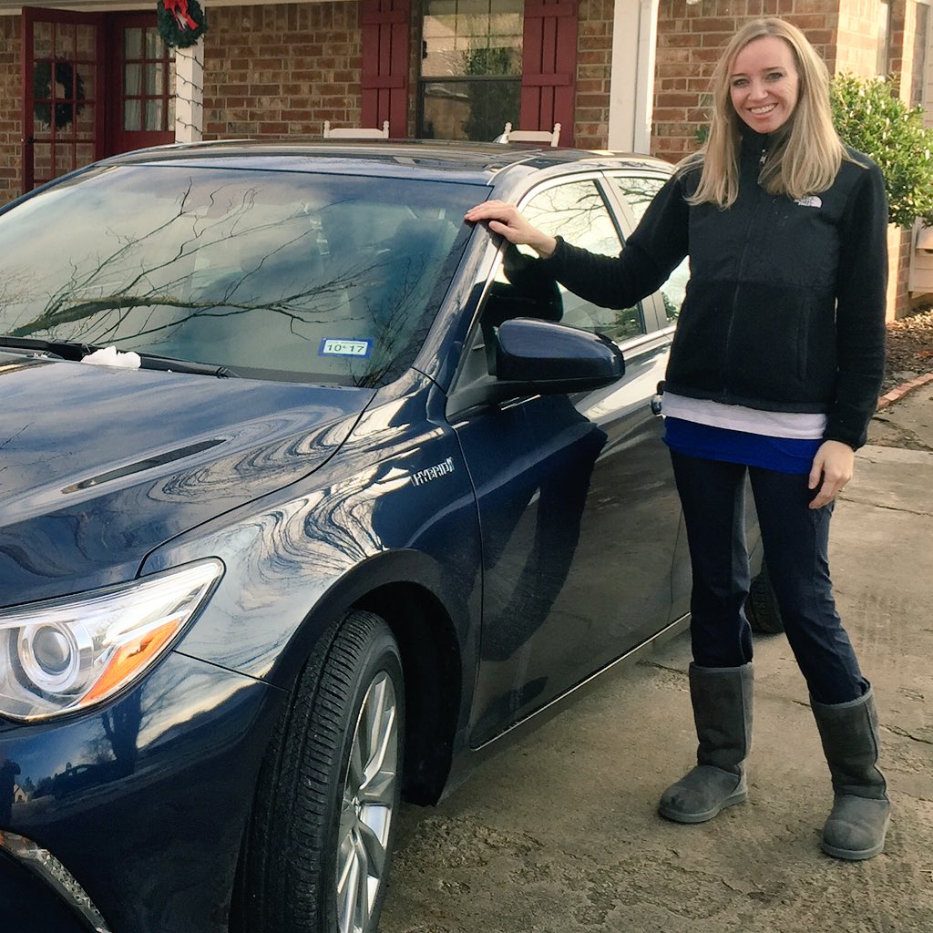 sarahelowe's tweet photo. My sweet 2016 ride for a week, thanks to #tototaokc! #letsgoplaces #toyotacamry #hybrid #oneboldchoice #mommyblogger https://t.co/6coyZerFAc