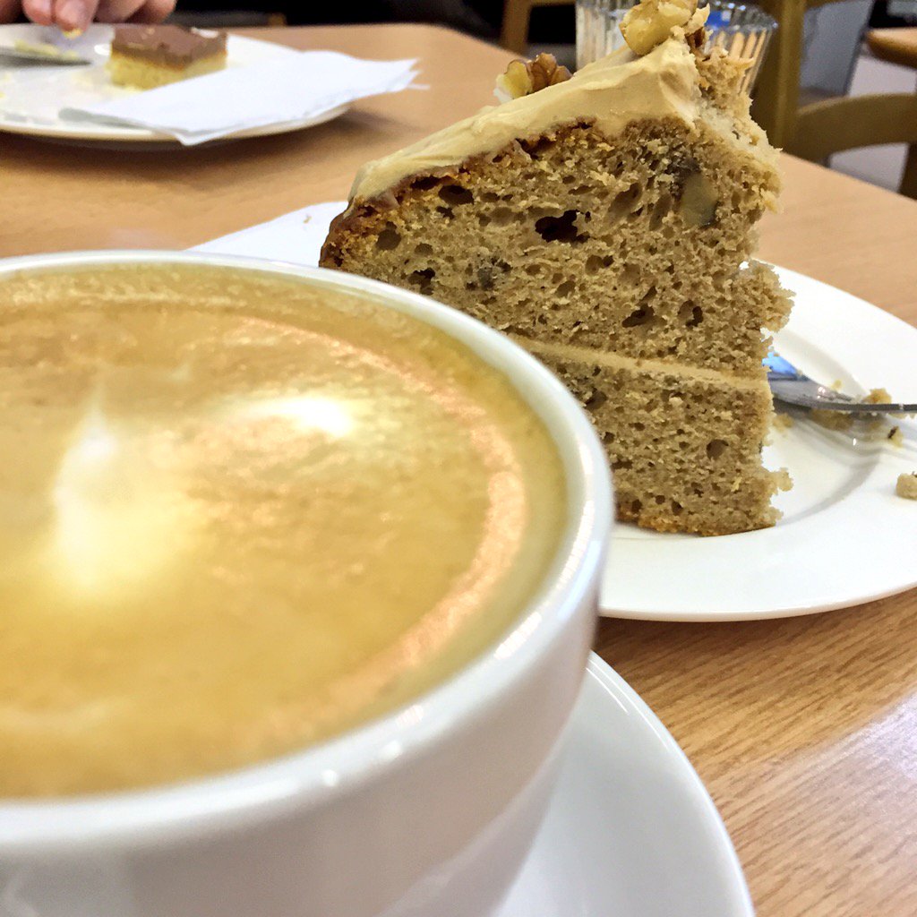 AddymanBooks's tweet photo. Perfect afternoon coffee stop around the corner from us.. @Eves_HayonWye @eve_craddock https://t.co/N860iCTeXA