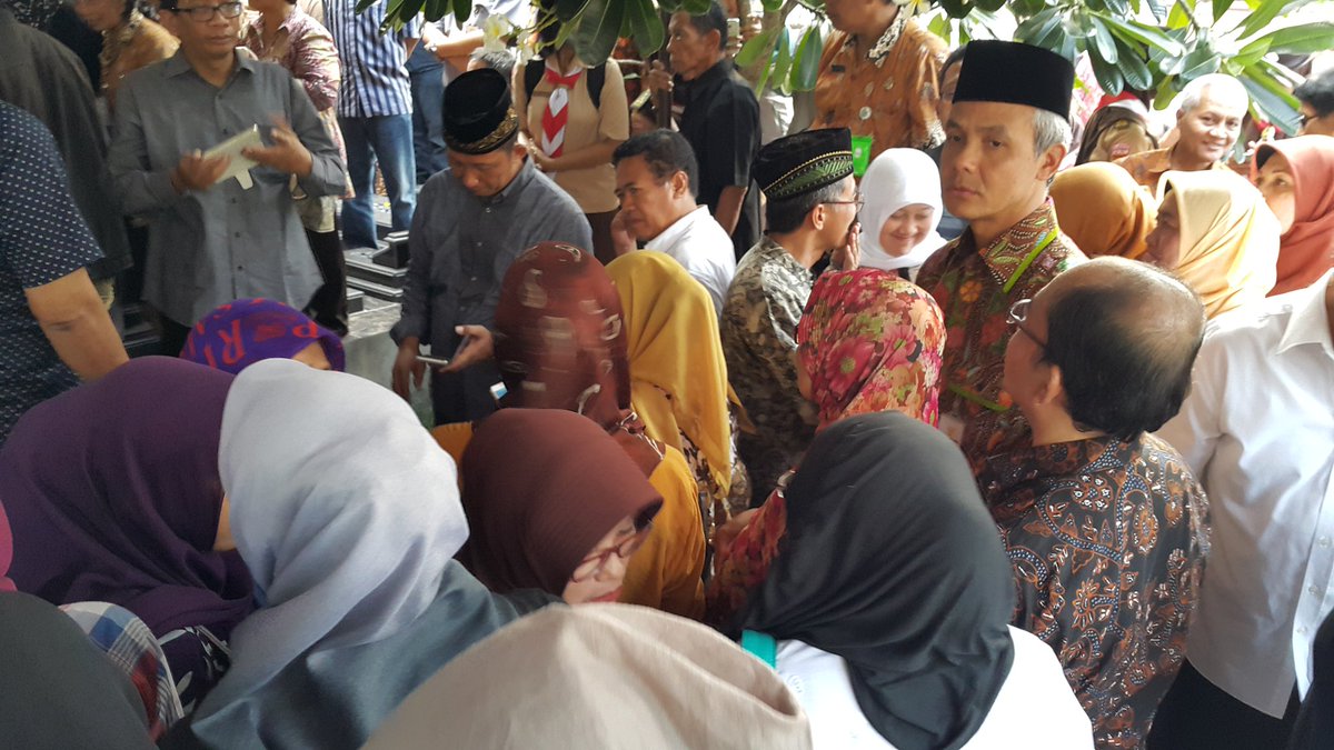 Innalillahi wa inailaihi roji'un....semoga alm Boedy Soeharto Pj Walikota Surakarta khusnul khotimah. Aamiin.
