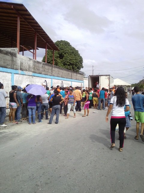 Sunagro_Portu's tweet photo. @czosorio, @NicolasMaduro, #MercadosComunalesNavideños en 3 de Junio Lácteos Los Andes vendió 4TM de Alimentos. https://t.co/uYyJVRvkGO