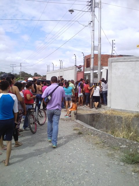 Sunagro_Portu's tweet photo. @czosorio, @NicolasMaduro, #MercadosComunalesNavideños en Barrio La Victoria Municipio Esteller del Edo Portuguesa. https://t.co/kRUdWe6Cge