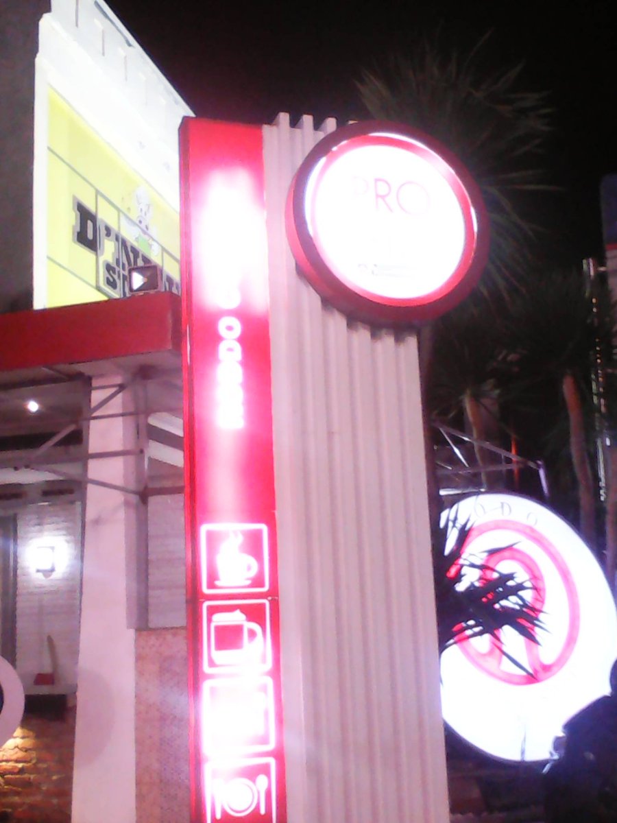 At @Rodo_Cafe with <a href="/MadridistaSby/">PRMI Surabaya</a> <a href="/ultraSSurSBY/">SIEMPRE FIELES</a>       Nomad <a href="/realmadrid/">Real Madrid C.F.</a> vs <a href="/RealSociedad/">Real Sociedad Fútbol</a> 
#HalaMadrid