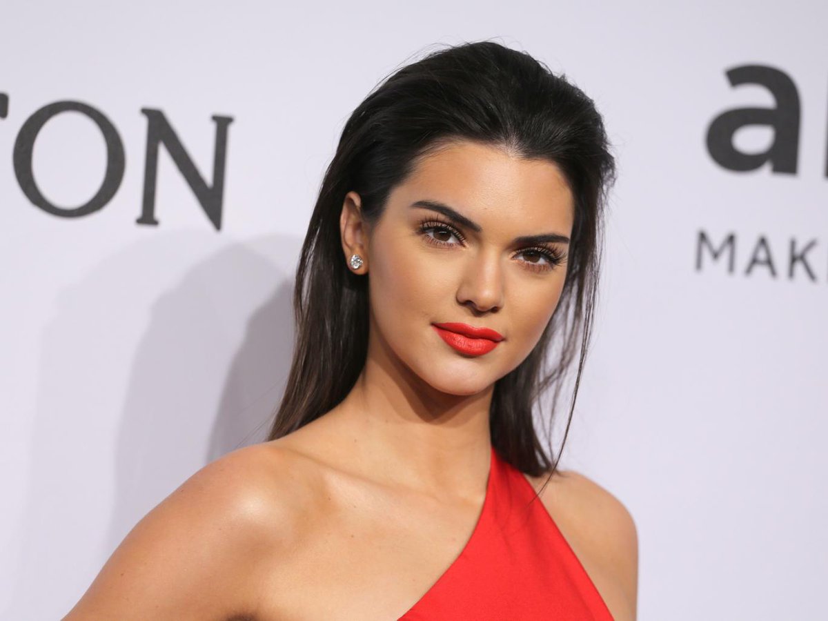 TuRevis's tweet photo. ¡OMG! #KendallJenner fue hospitalizada
https://t.co/EJQxtZ4FKU https://t.co/KfaSPvJuFO