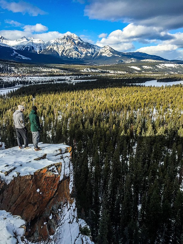 FairmontJPL's tweet photo. Whoever said Nature goes dormant in winter has never hiked Old Fort Point! 
#myjasper #explorealberta 
#winterhikes https://t.co/Sz6X0uHfpw