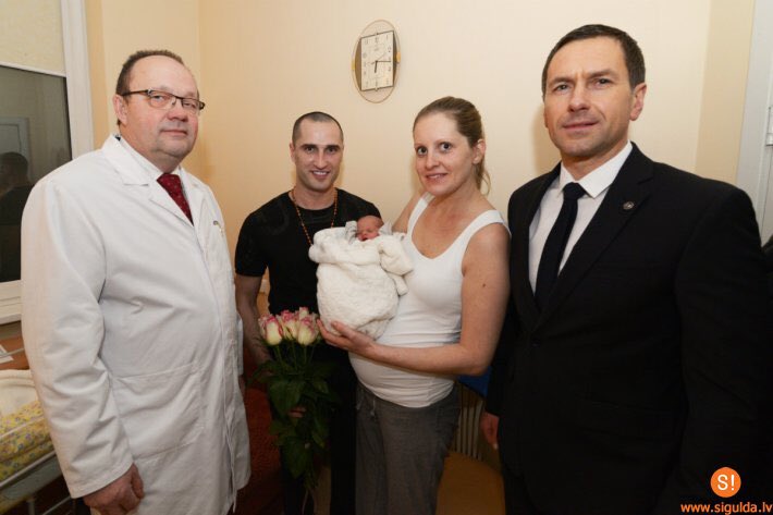 sigulda_aizrauj's tweet photo. Siguldas slimnīcā pasaulē nācis deviņsimtais mazulis!Slimnīca sasniegusu pieņemto dzemdību skaita rekordu!Apsveicam! https://t.co/kJ2jNUpBuC