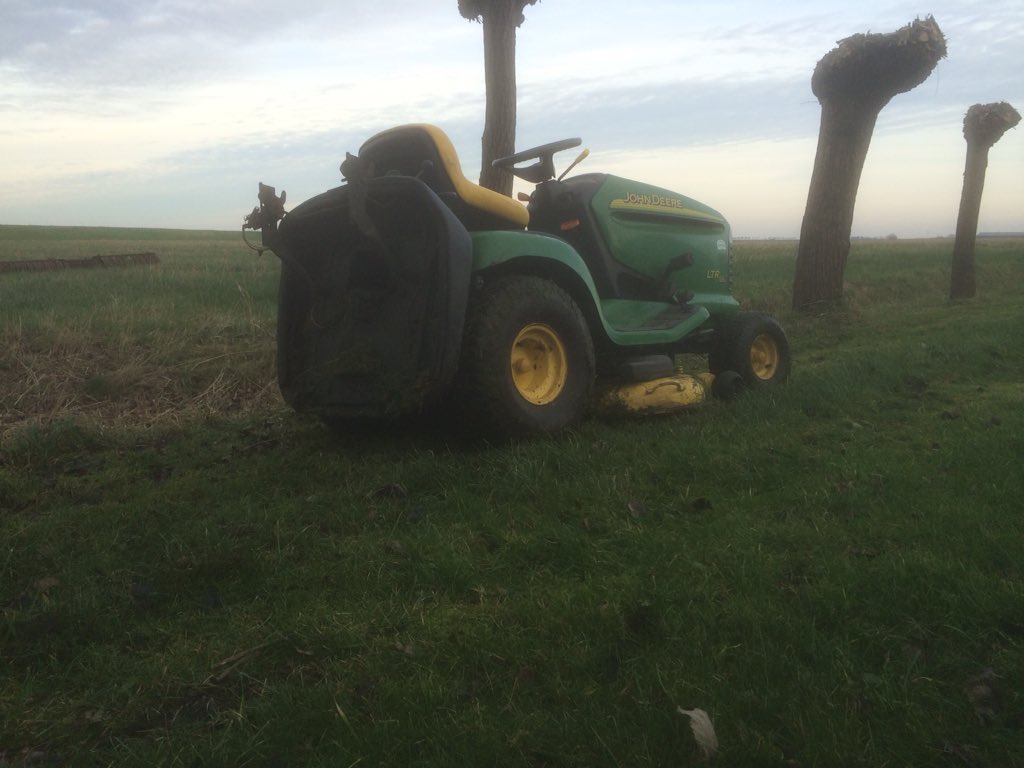 Op 30 december gras gemaaid op het erf en de tuin!!!!!!