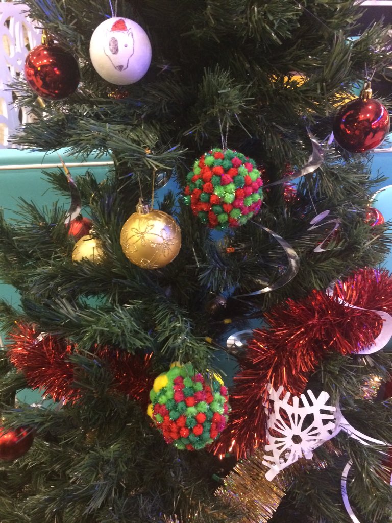 tudelajulia1's tweet photo. Nuestra bola de navidad para el arbol de @tommymels #TommyChristmasball https://t.co/xiYd79CiW2