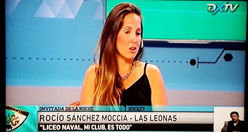 lnhockey's tweet photo. Gracias @rochysanchez por ser TAN nuestra 🔵⚪️⚫️ , en @DXTVparatodos https://t.co/DcZt6Qndhg