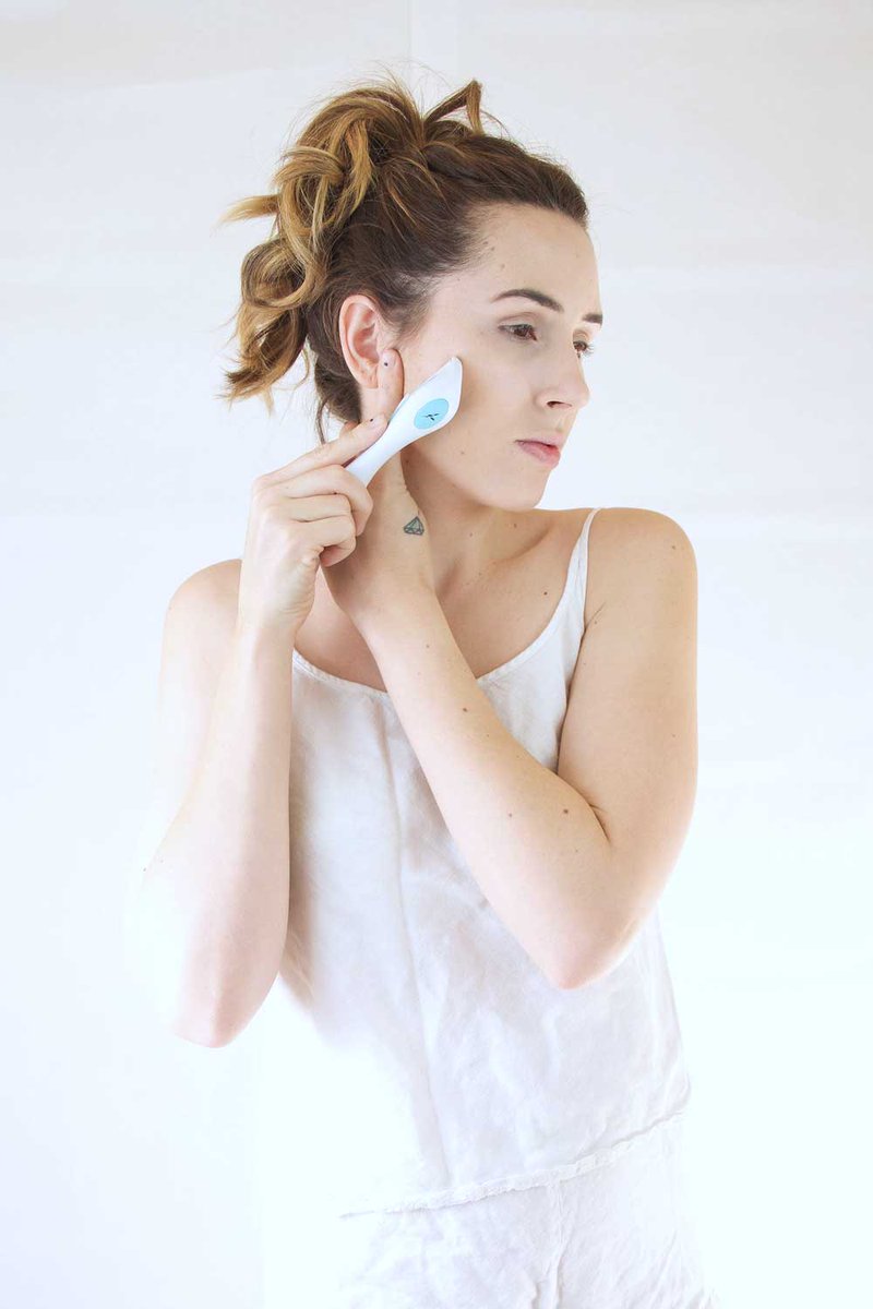 elementsofellis's tweet photo. Sharing one of my new favorite beauty items on EofE #Dermaflash #Shaveface #fuzzytofabulous https://t.co/mOHIZjztGk https://t.co/cF0tbLRhc6