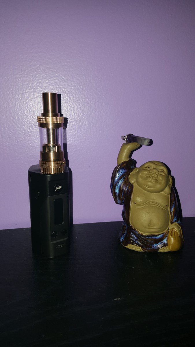 WikkitVapor's tweet photo. Reuleaux 3 battery with the rose gold crown tanks in stock #wikkit #200w #tankinit #vapefam https://t.co/MYJSf2FjL4