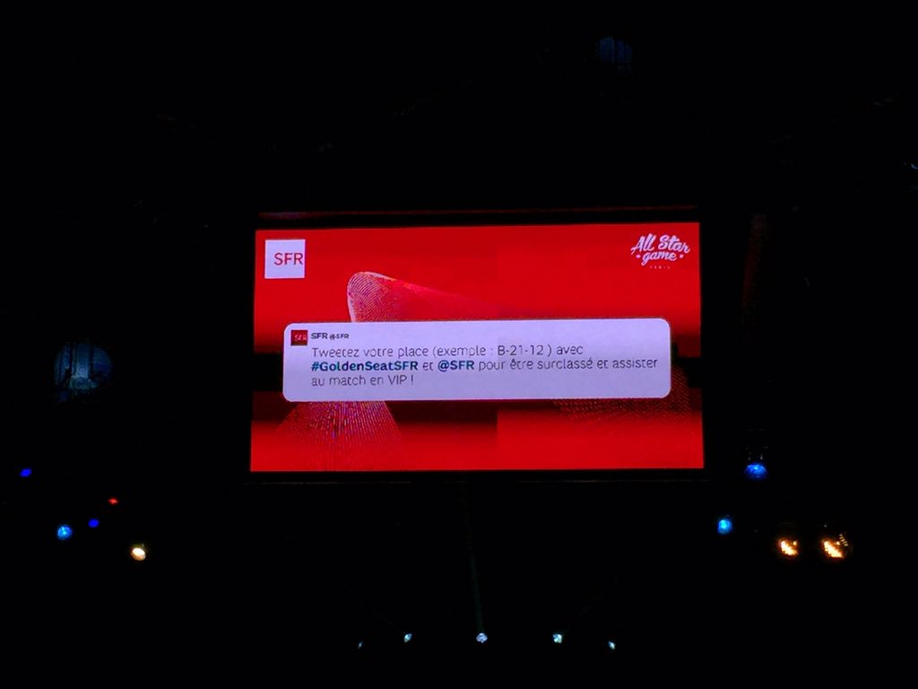 aono_fr's tweet photo. On finit l'annรฉe sur le #asg2015 pour @SFR #giantsocialwall et #murdigital https://t.co/7OE6XiMsh2