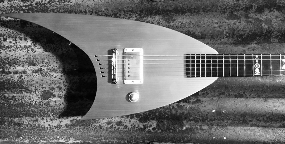 MansonsGuitars's tweet photo. #Awesome, the very rare @JacksonGuitars Roswell Rhoads.
On display but #notforsale at Mansons Guitar Shop. https://t.co/ZucLY5zc1M