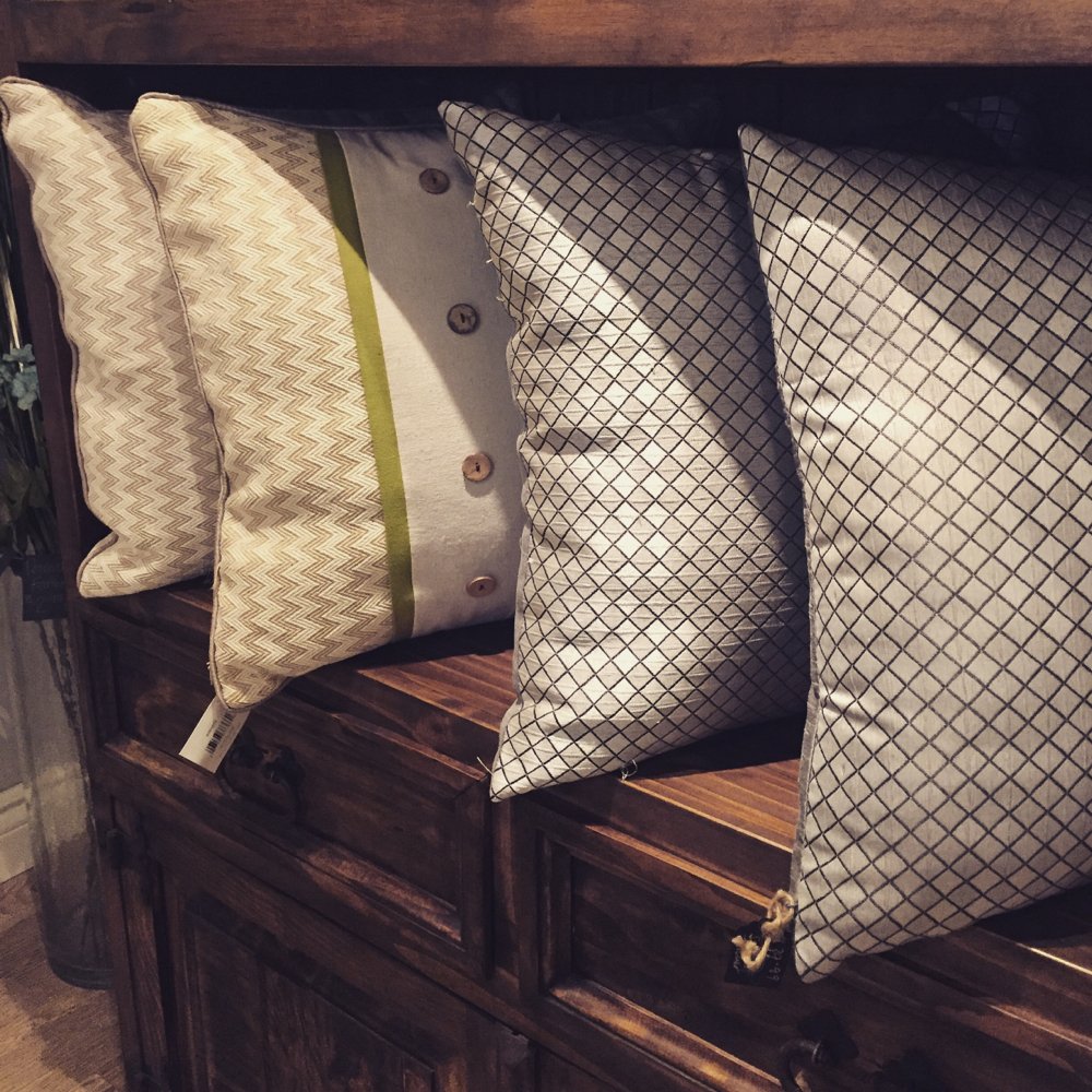 RustiqMarket's tweet image. You can never have to many cozy pillows! #homedecor #pillows #hamilton
