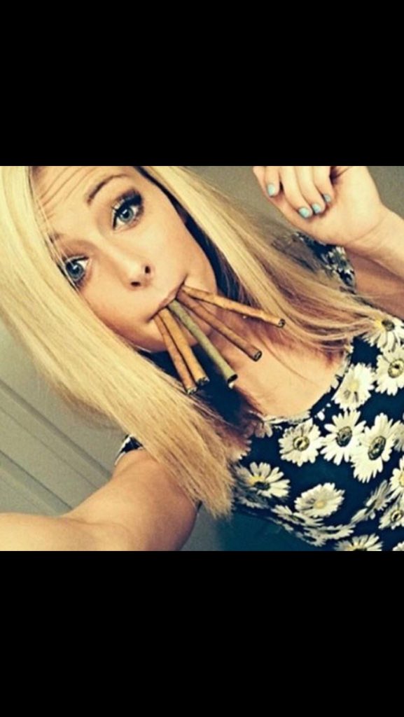 EntourageSal's tweet image. Retweet and tag if you know a chick like this