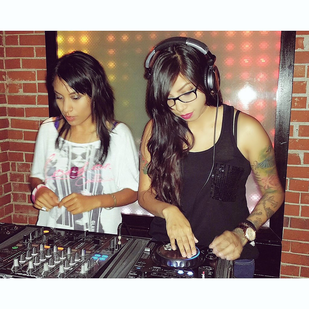 djohfabi's tweet photo. We look good. 😎😎 #femaledj #sidebarphx https://t.co/qaEC018t65