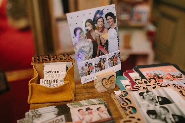 .<a href="/Risbox1/">Risbox Photobooth</a> y sus millones de opciones de personalización... Porque no es sólo un fotomatón! Diversión asegurada!