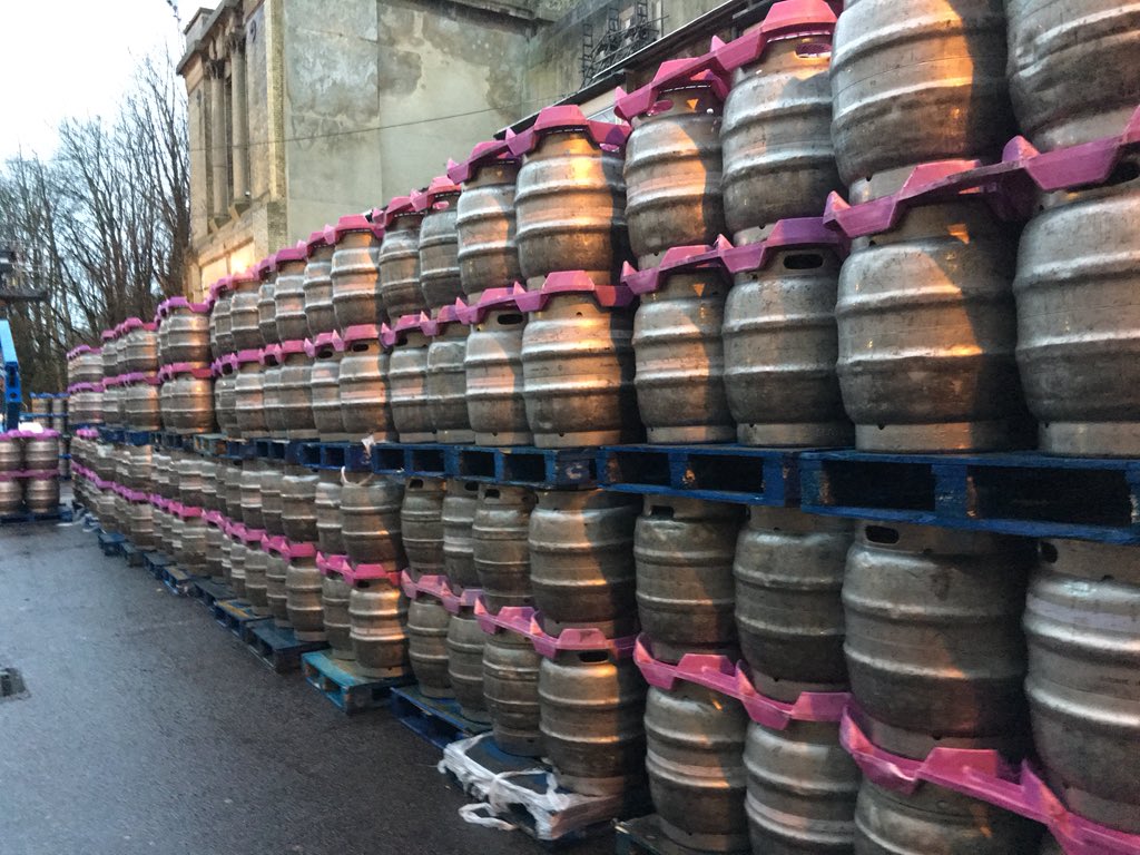 Stevebeaton180's tweet photo. Happy New Year everyone. Be good &amp; Don’t drink 2much
288,000 pints of beer drunk so far by darts fans at Ally Pally https://t.co/6wJujzRKTu