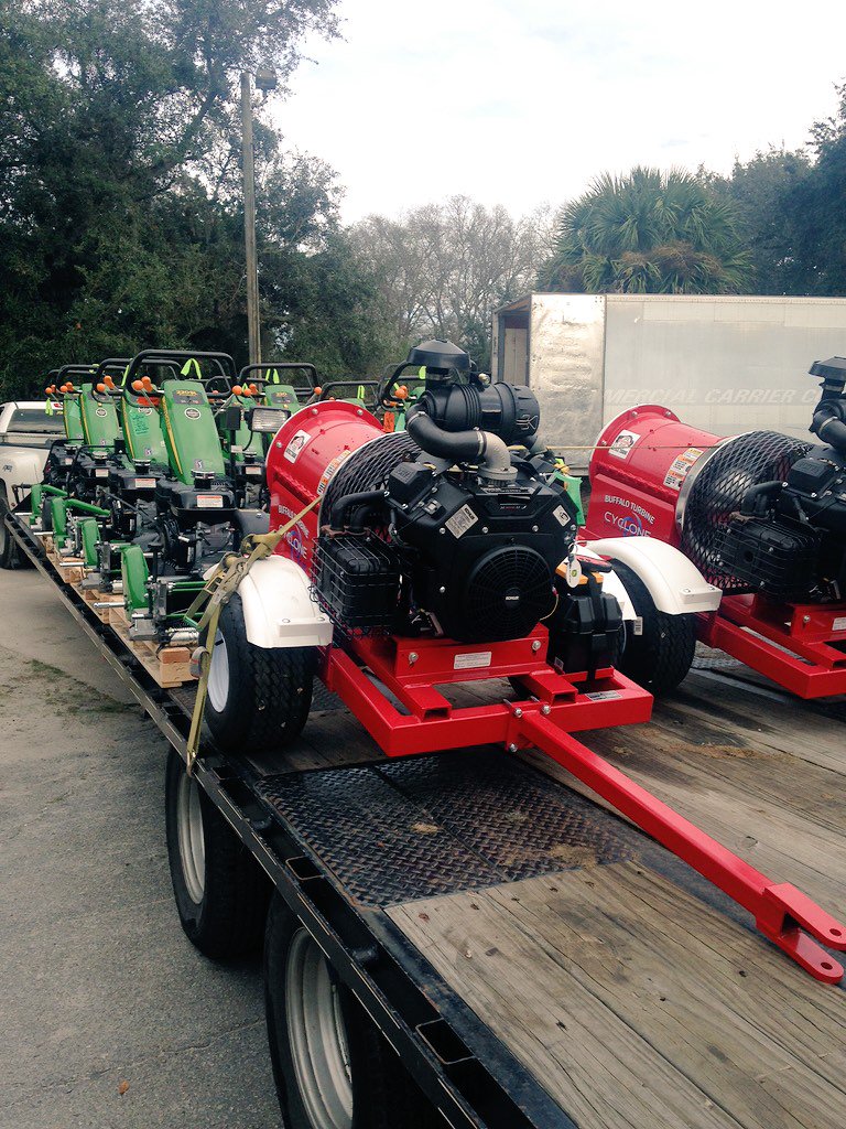 JoeJoehayes69's tweet photo. Delivered loads 11, 12, &amp; 13 to Sea Island! 122 pieces delivered and 5 more to go! @JohnDeere @ShowTurf https://t.co/QtcFNGiDot