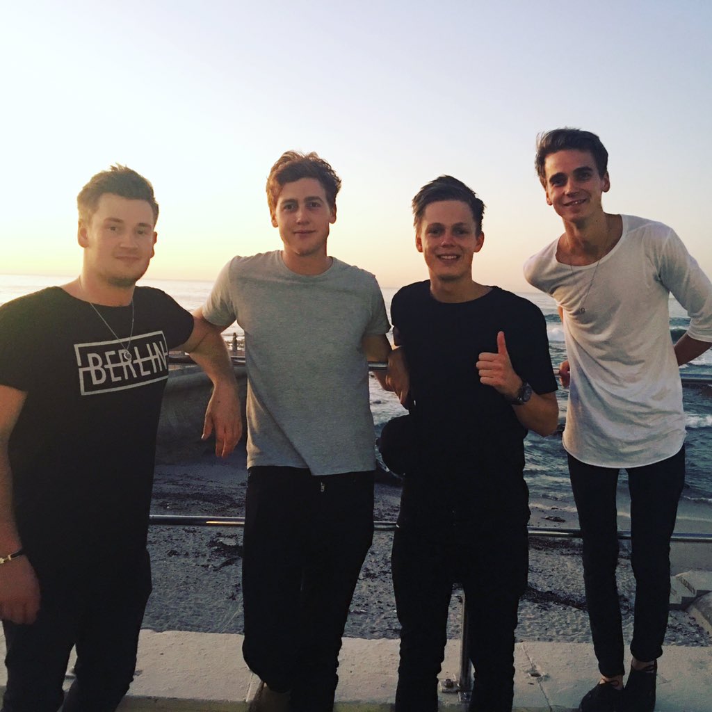 Caspar_Lee's tweet photo. Joe's trying to look taller by standing on the step. 😂 https://t.co/GJJfA5GayV