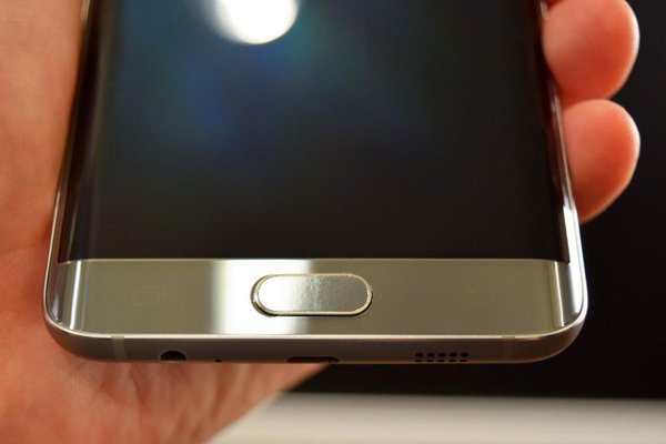 MagazineCasper's tweet image. Samsung will reportedly release the Galaxy S7 in two different sizes caspermagazine.com/samsung-will-r…
