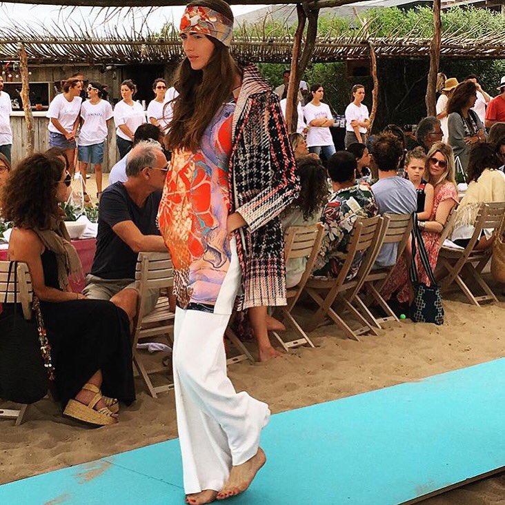 • #InviernoEnLaArena •
<a href="/TramandoAr/">Tramando</a> y su propuesta #AW16. Desfile de anticipo colecciones #MuyAlcorta #LaSusana