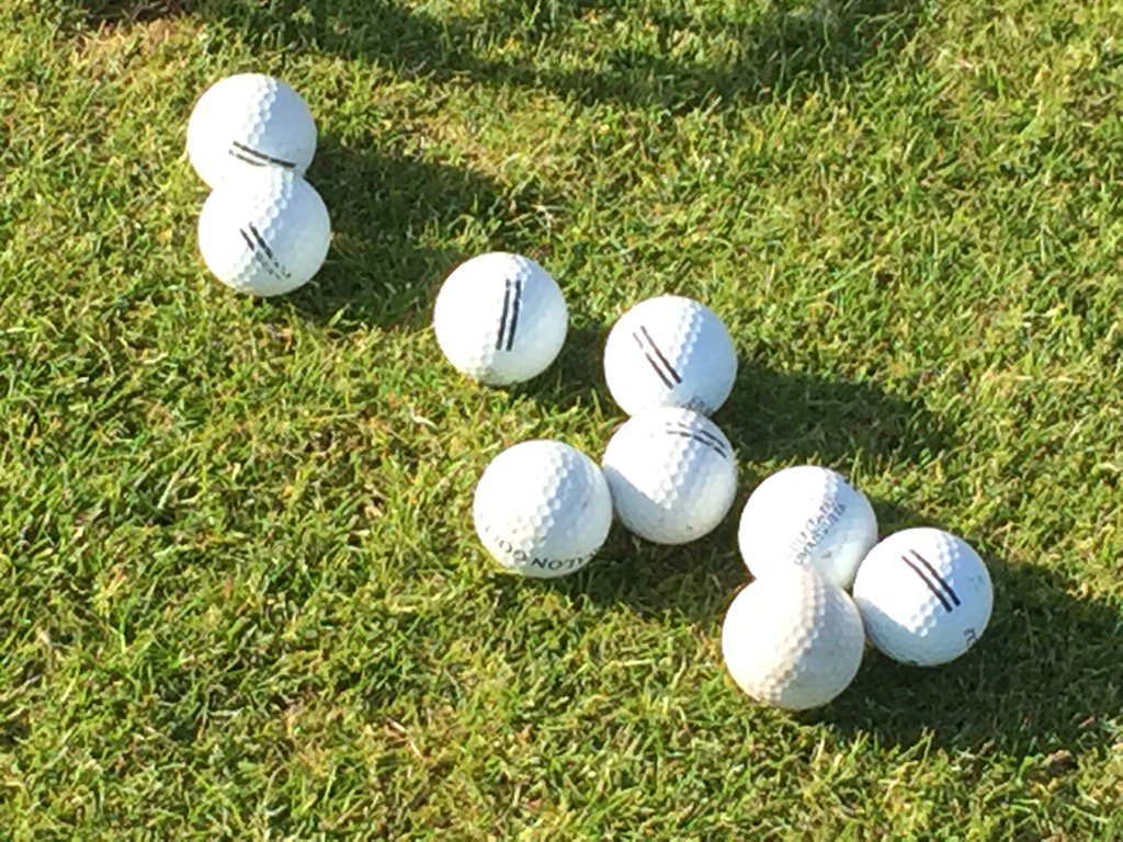 KatjahNiemi's tweet photo. Vuosi 2015 onnellisissa kuvissa: suoritin green cardin siskojen kanssa! #ilo2015 #golf https://t.co/oiQdhLzke3