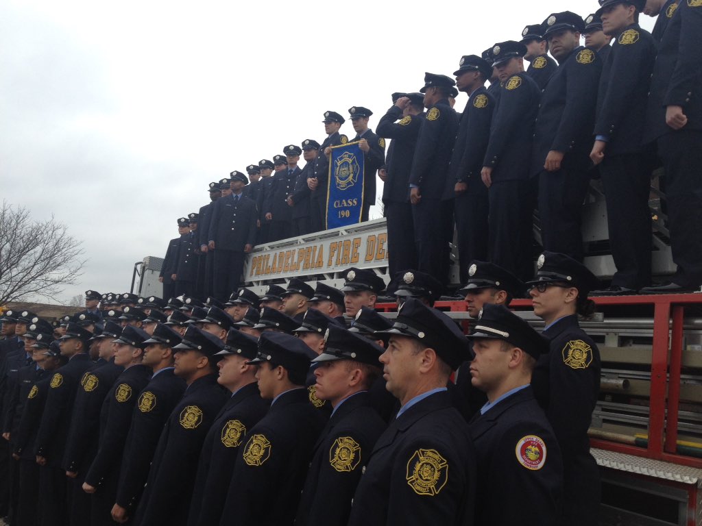 BobbyCorgi123's tweet photo. @PhillyFireDept Class 190 looking proud for class photo! @IAFF22 @steptothehanie @PhillyFireNews @phillygrants https://t.co/pmdr45bW1H