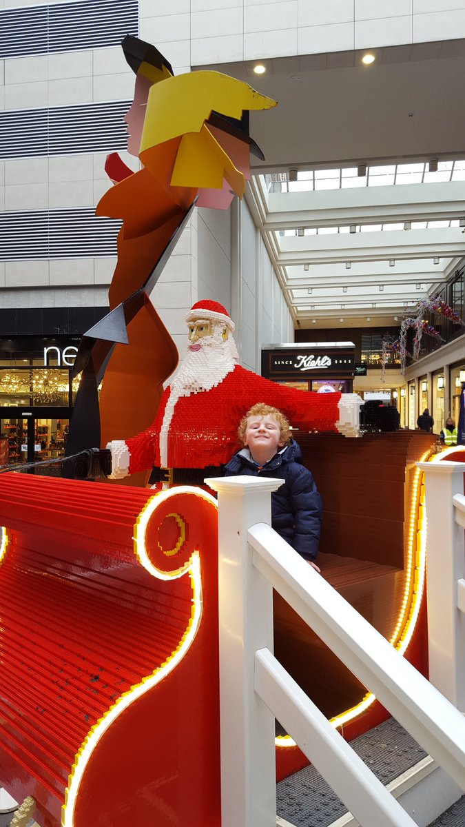 loobyruby's tweet photo. #LEGOSleigh Amazing Santa!! https://t.co/Q0tuozpaed