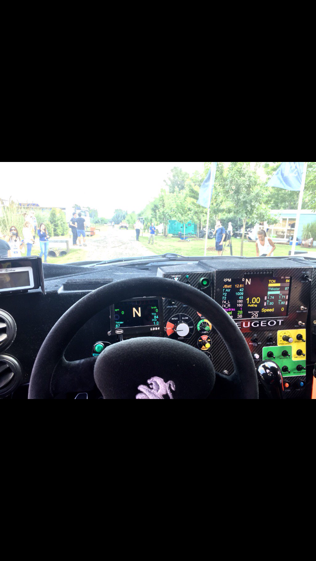 Olav_Mol's tweet photo. Carlos Sainz tweet net zn view vanuit de Dakar Peugeot. Tandjess. Vèt https://t.co/CIY76ToEWT