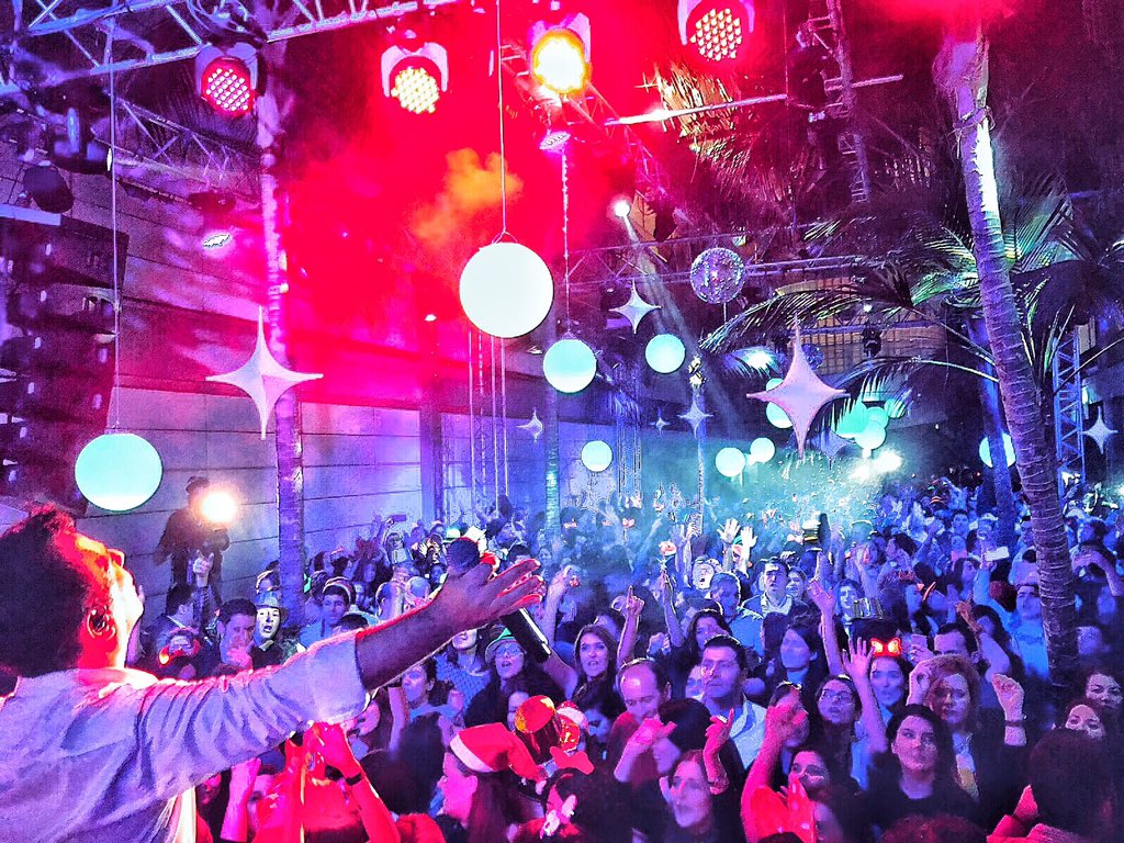 Yılbaşı gecesi <a href="/ckmhayal/">Hayal Kahvesi Ckm</a> 'de sıcacık şarkılarla içinizi ısıtıp çıkışta kartopu oynamaya bekliyoruz. ☎️ 0216 4670387