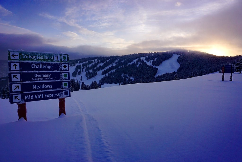 vailmtn's tweet image. Another snowy day in Vail. #vailsnow