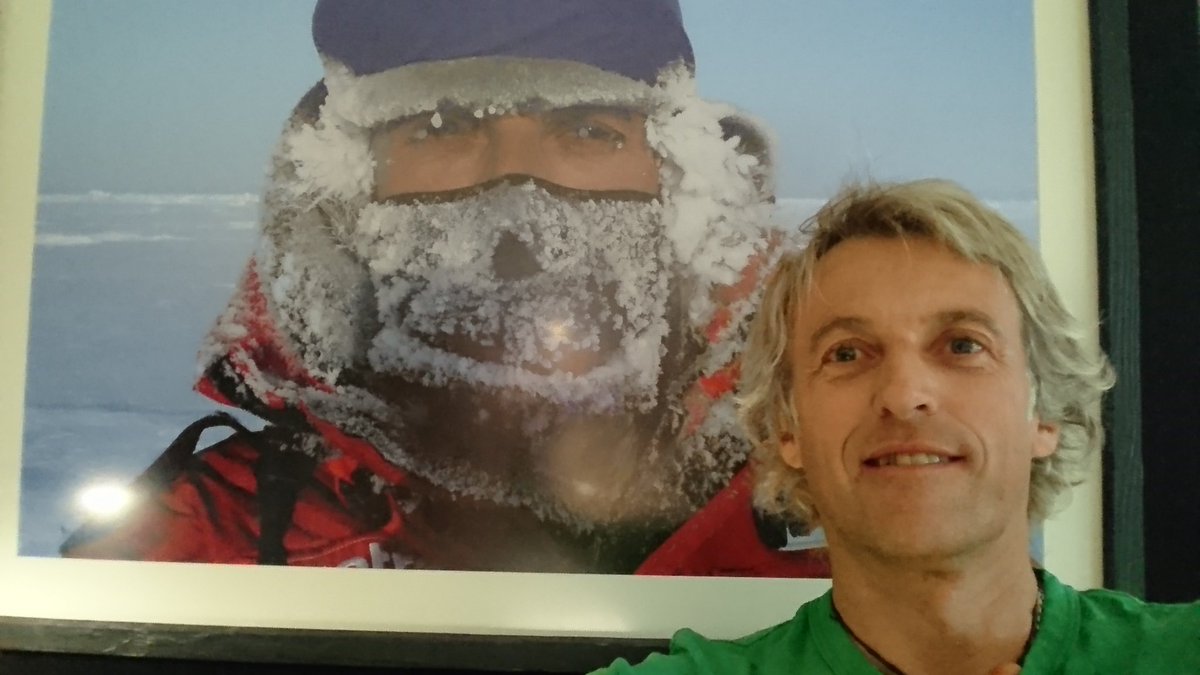 JesusCalleja's tweet photo. Soy yo cuando llegue caminando al Polo norte en verano y hacía -33C con 24 h de sol, ahora hay +1.1 en invierno??? https://t.co/sXBNWvG3oL