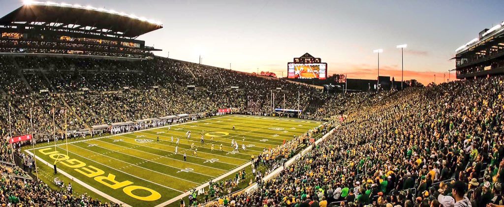 HottestStadiums's tweet photo. University of Oregon 💚 (Eugene, OR) https://t.co/QC8xF0HMQv