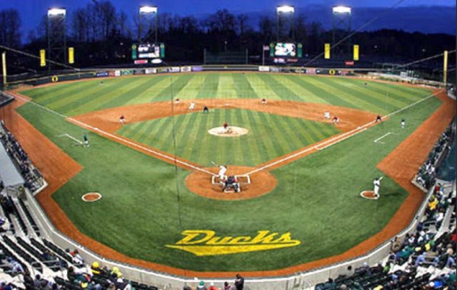 HottestStadiums's tweet photo. University of Oregon 💚 (Eugene, OR) https://t.co/QC8xF0HMQv